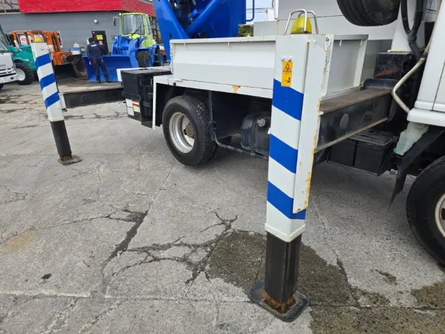 いすゞ エルフ 4HL1(2WD)の写真12