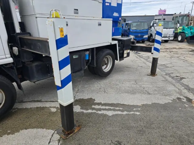 いすゞ エルフ 4HL1(2WD)の写真13