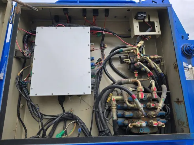 いすゞ エルフ 4HL1(2WD)の写真15