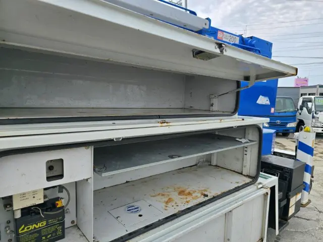 いすゞ エルフ 4HL1(2WD)の写真16