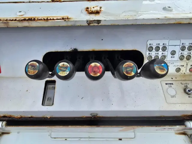 いすゞ エルフ 4HL1(2WD)の写真26