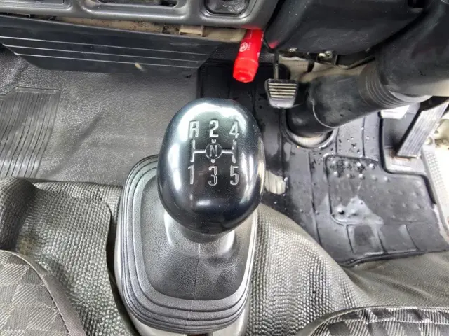 いすゞ エルフ 4HL1(2WD)の写真32