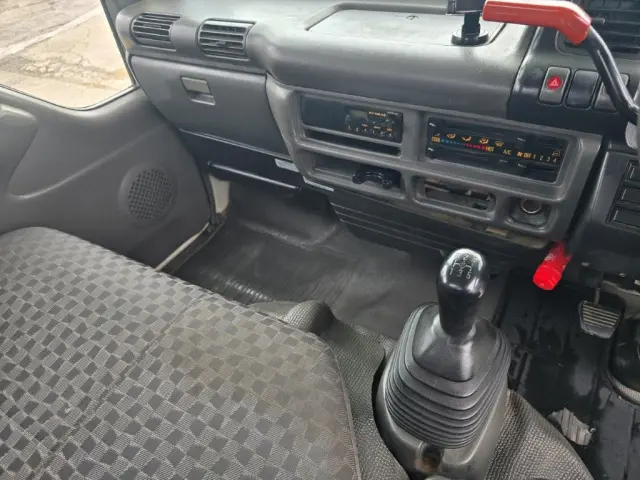 いすゞ エルフ 4HL1(2WD)の写真37