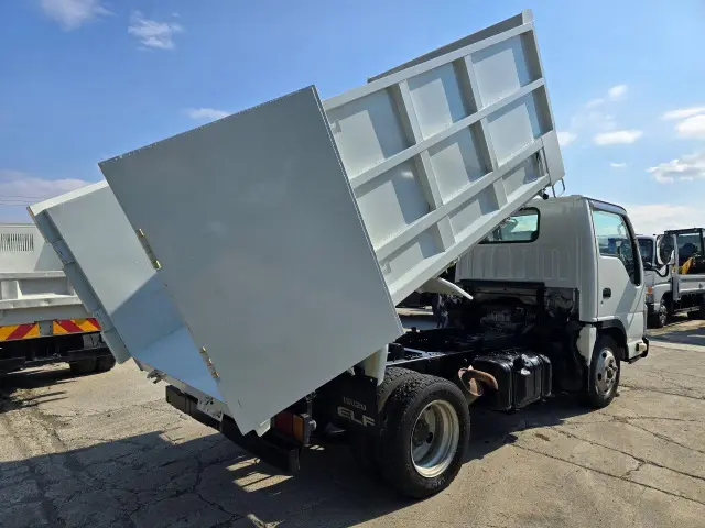 いすゞ エルフ TKG-NJR85AD(2WD)の写真9