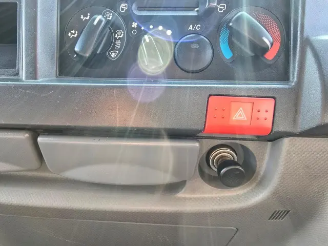 いすゞ エルフ TKG-NJR85AD(2WD)の写真45