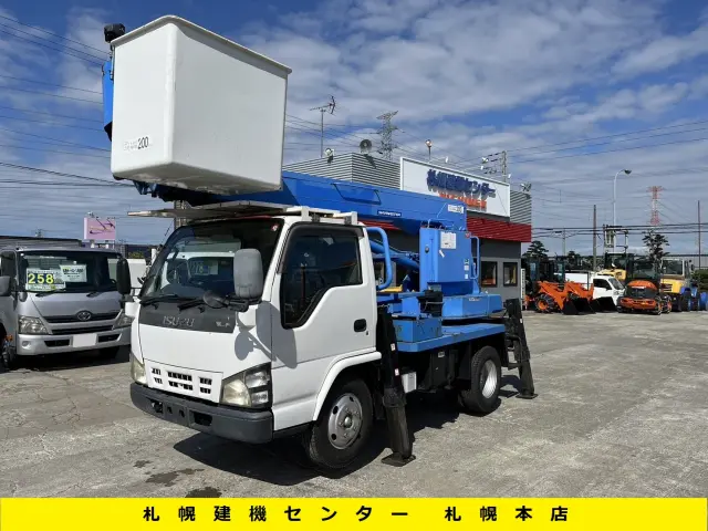 いすゞ エルフ PB-NKR81N(2WD)の写真1