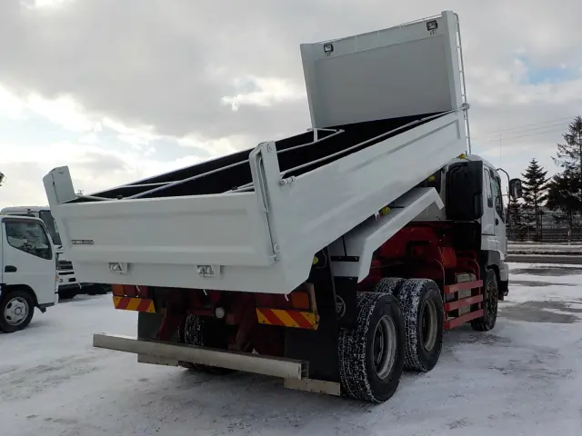 いすゞ ギガ QKG-CXZ77AT(2WD)の写真5