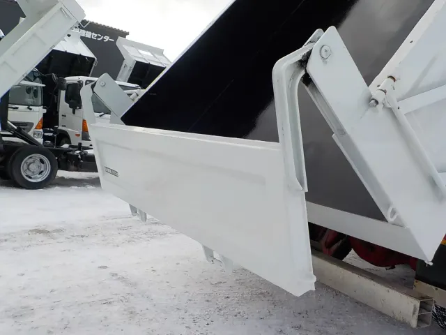 いすゞ ギガ QKG-CXZ77AT(2WD)の写真13