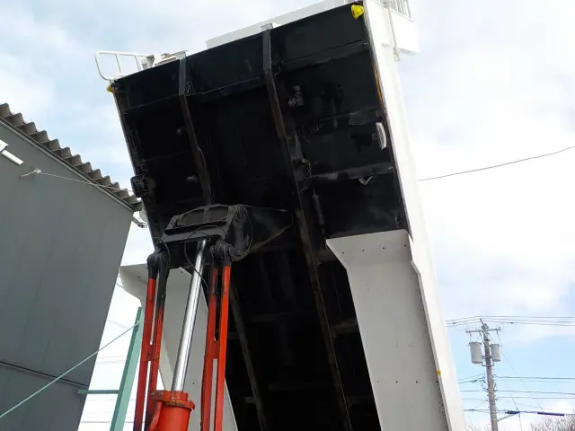 いすゞ ギガ QKG-CXZ77AT(2WD)の写真27