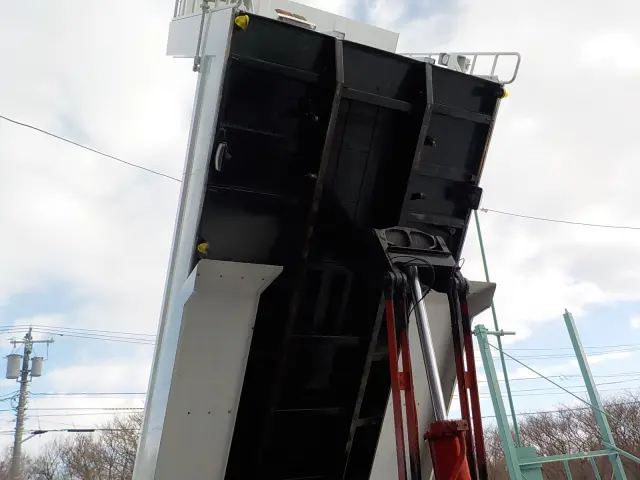 いすゞ ギガ QKG-CXZ77AT(2WD)の写真28