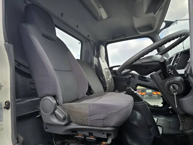 いすゞ フォワード TKG-FRR90S1(2WD)の写真23