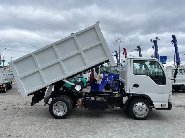 いすゞ エルフ BKG-NJR85AN(2WD)の写真4