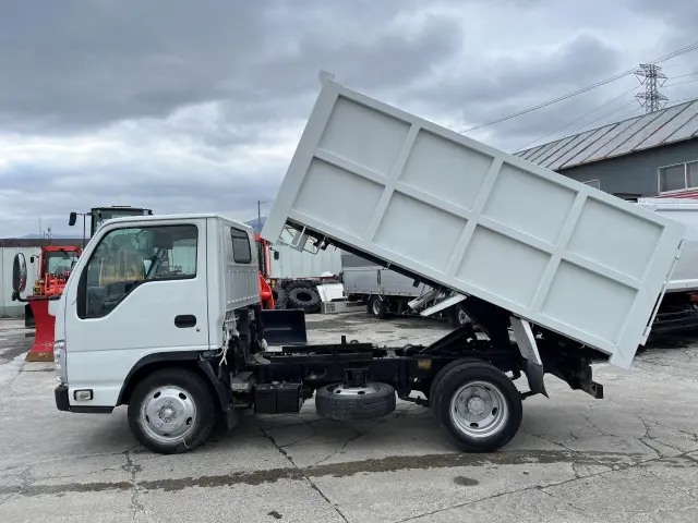 いすゞ エルフ BKG-NJR85AN(2WD)の写真5