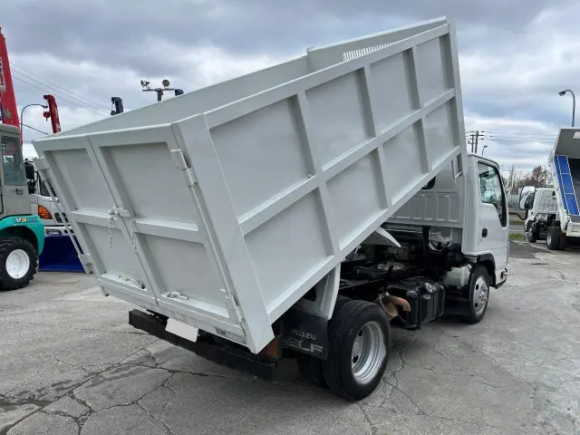 いすゞ エルフ BKG-NJR85AN(2WD)の写真9