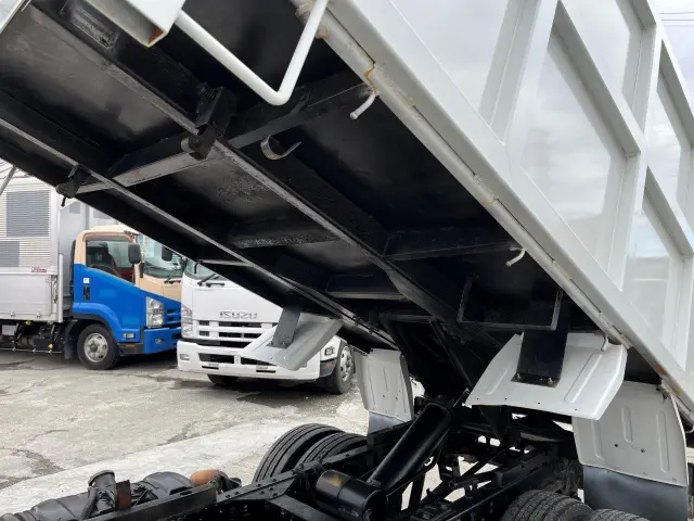 いすゞ エルフ BKG-NJR85AN(2WD)の写真10