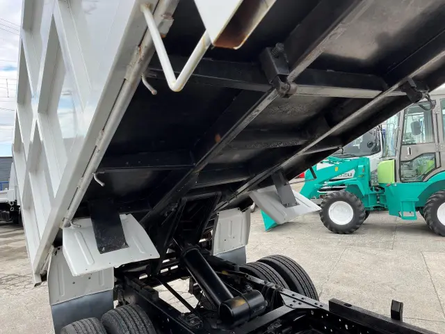 いすゞ エルフ BKG-NJR85AN(2WD)の写真11