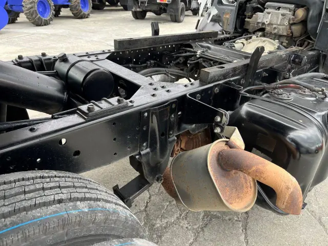 いすゞ エルフ BKG-NJR85AN(2WD)の写真13