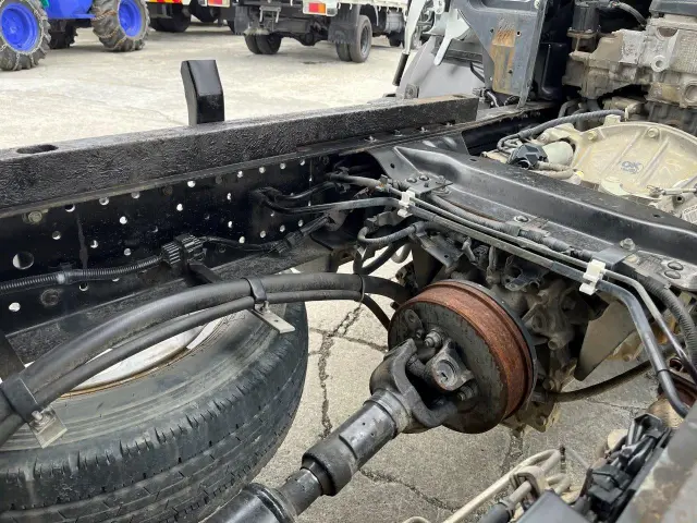 いすゞ エルフ BKG-NJR85AN(2WD)の写真15