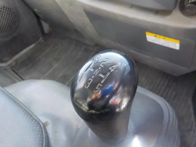 いすゞ エルフ BKG-NJR85AN(2WD)の写真20