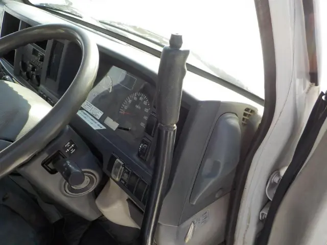 いすゞ エルフ BKG-NJR85AN(2WD)の写真21