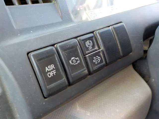 いすゞ エルフ BKG-NJR85AN(2WD)の写真22