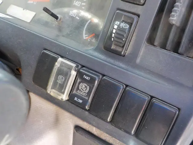 いすゞ エルフ BKG-NJR85AN(2WD)の写真23