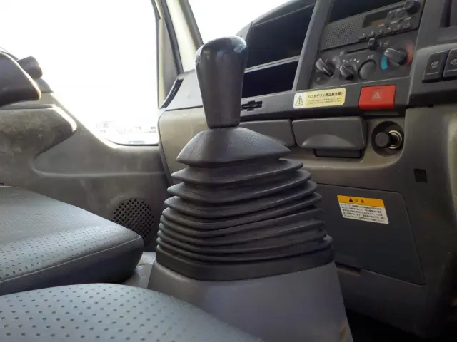 いすゞ エルフ BKG-NJR85AN(2WD)の写真25
