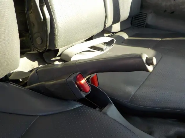 いすゞ エルフ BKG-NJR85AN(2WD)の写真26