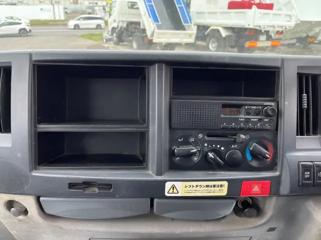 いすゞ エルフ BKG-NJR85AN(2WD)の写真27