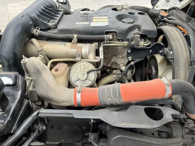 いすゞ エルフ BKG-NJR85AN(2WD)の写真31