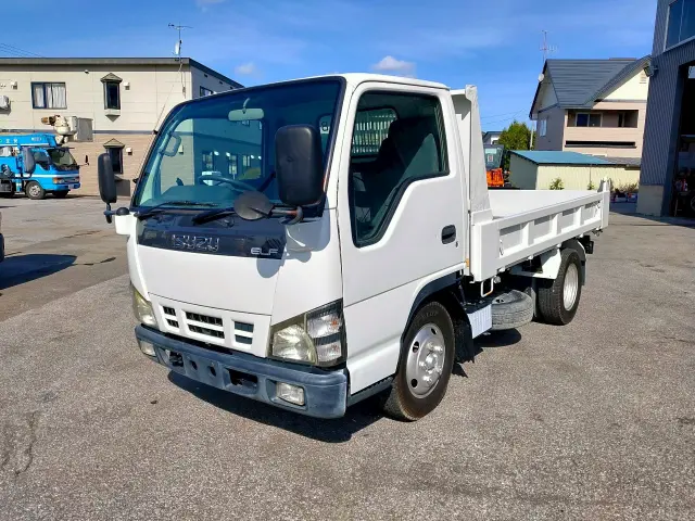 いすゞ エルフ PB-NKR81AD(2WD)の写真1