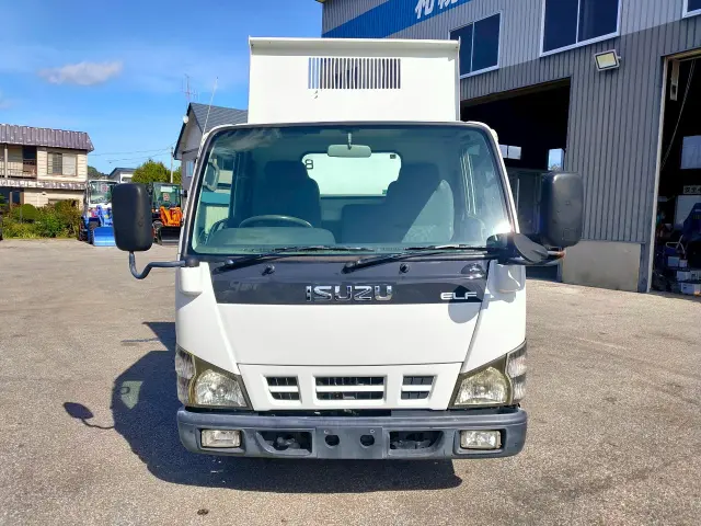 いすゞ エルフ PB-NKR81AD(2WD)の写真4