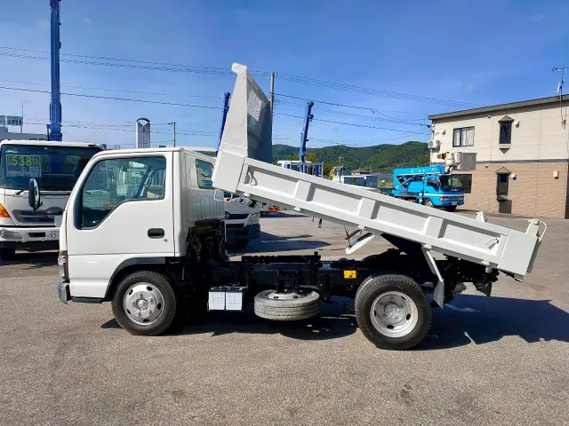 いすゞ エルフ PB-NKR81AD(2WD)の写真5