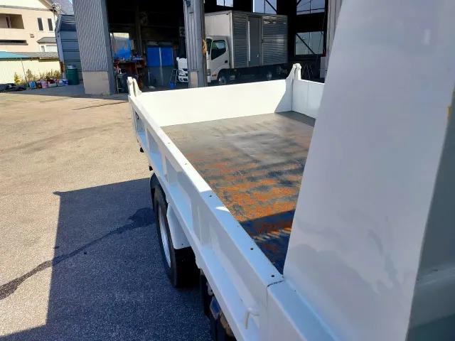 いすゞ エルフ PB-NKR81AD(2WD)の写真9