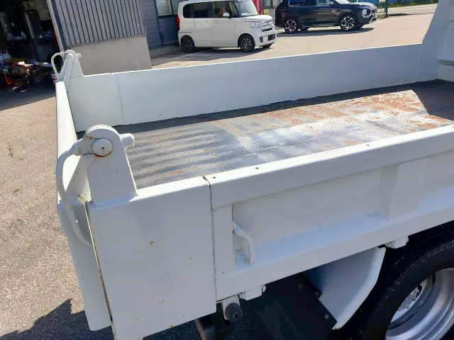 いすゞ エルフ PB-NKR81AD(2WD)の写真10