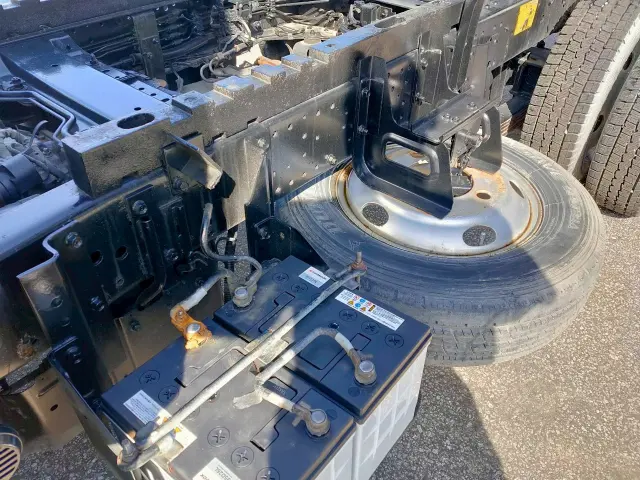 いすゞ エルフ PB-NKR81AD(2WD)の写真15