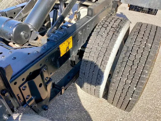 いすゞ エルフ PB-NKR81AD(2WD)の写真16