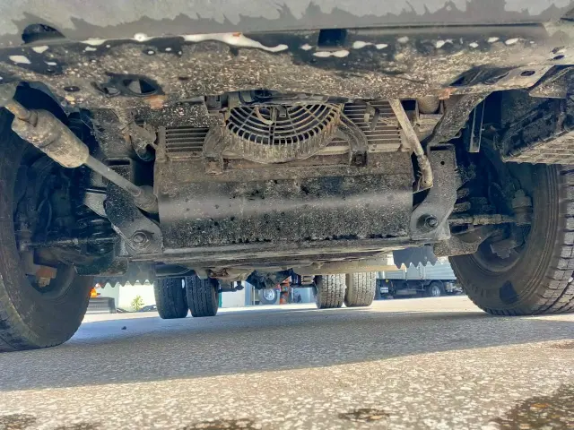 いすゞ エルフ PB-NKR81AD(2WD)の写真23