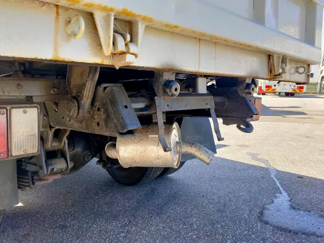 いすゞ エルフ PB-NKR81AD(2WD)の写真28