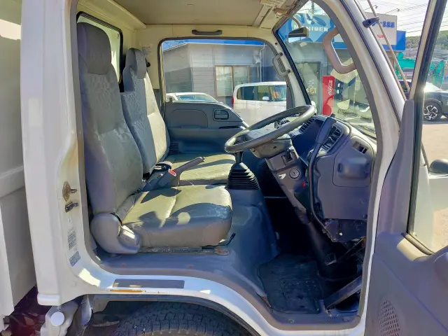 いすゞ エルフ PB-NKR81AD(2WD)の写真30