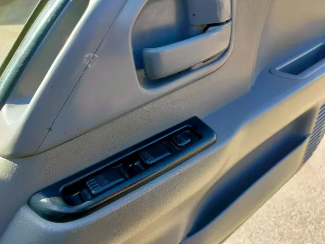 いすゞ エルフ PB-NKR81AD(2WD)の写真31