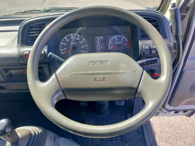 いすゞ エルフ PB-NKR81AD(2WD)の写真32