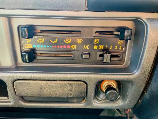 いすゞ エルフ PB-NKR81AD(2WD)の写真33