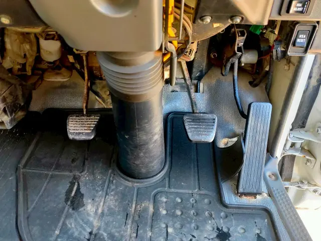 いすゞ エルフ PB-NKR81AD(2WD)の写真37