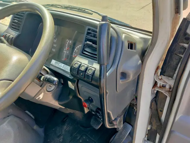 いすゞ エルフ PB-NKR81AD(2WD)の写真38