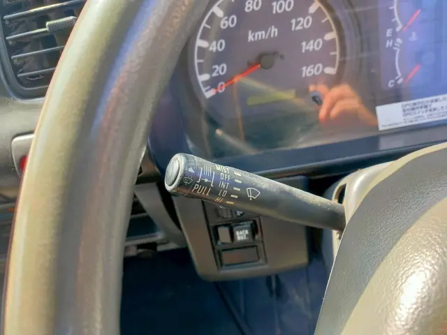 いすゞ エルフ PB-NKR81AD(2WD)の写真40