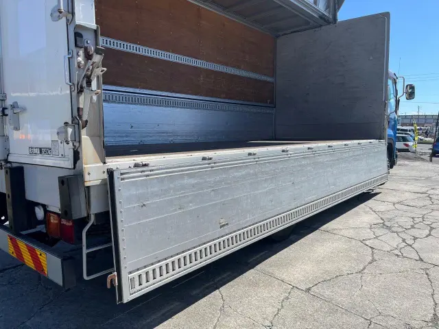 いすゞ フォワード SKG-FRR90T2(2WD)の写真11