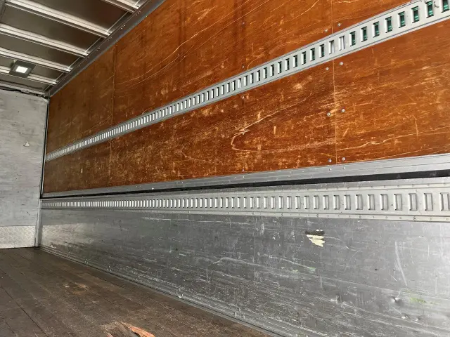 いすゞ フォワード SKG-FRR90T2(2WD)の写真15