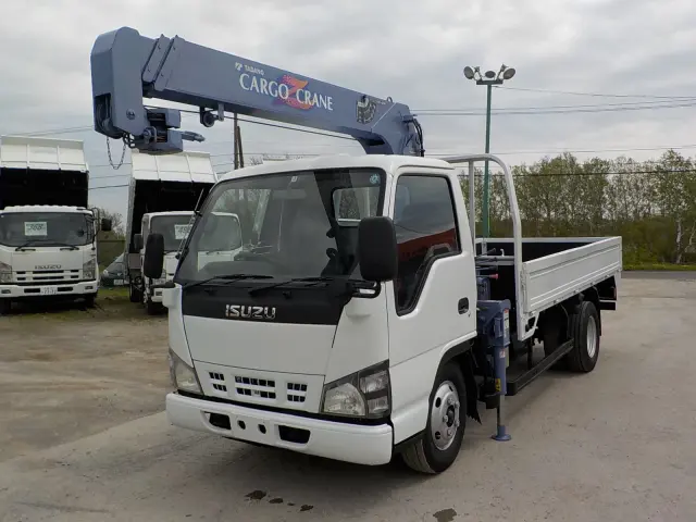 いすゞ エルフ PB-NKR81AR(2WD)の写真1