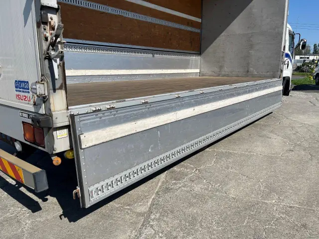 いすゞ フォワード TKG-FRR90S2(2WD)の写真7